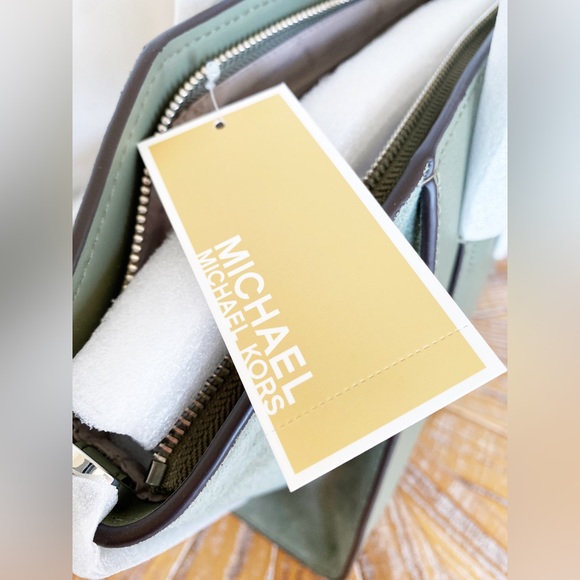 NWT Michael Kors Large Avril Top Handle Satchel - Picture 13 of 17